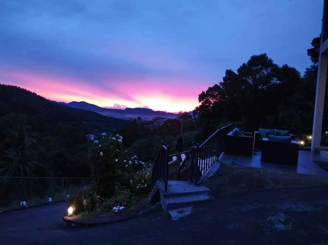 The Grand Hills Bed & Breakfast แคนดี้ ภายนอก รูปภาพ