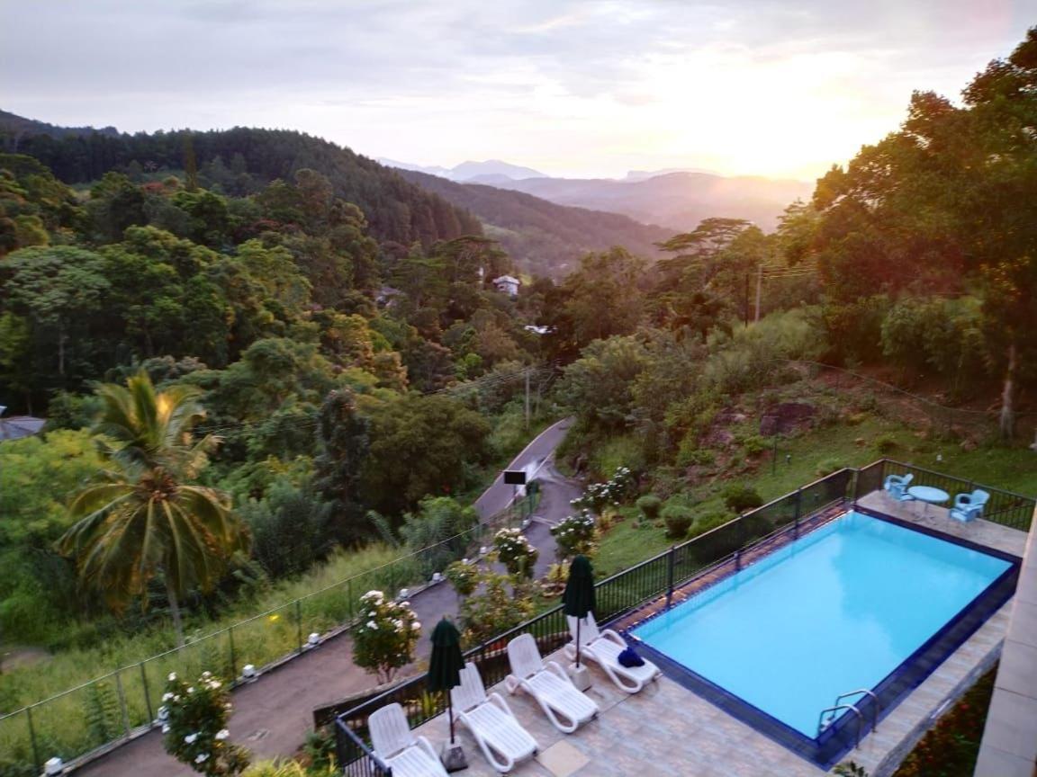 The Grand Hills Bed & Breakfast แคนดี้ ภายนอก รูปภาพ