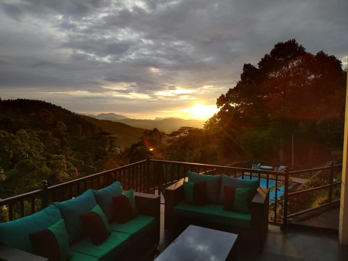 The Grand Hills Bed & Breakfast แคนดี้ ภายนอก รูปภาพ