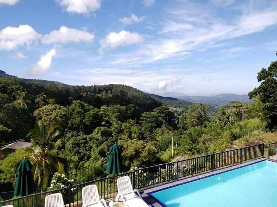 The Grand Hills Bed & Breakfast แคนดี้ ภายนอก รูปภาพ