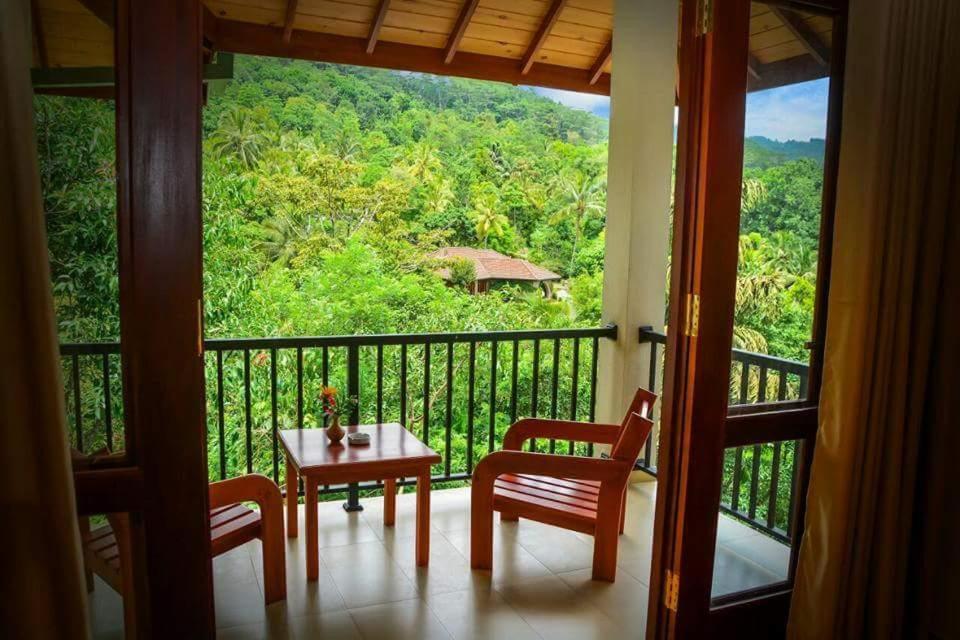 The Grand Hills Bed & Breakfast แคนดี้ ภายนอก รูปภาพ