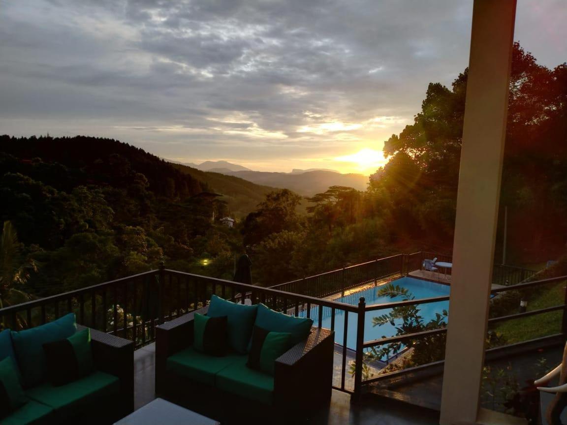 The Grand Hills Bed & Breakfast แคนดี้ ภายนอก รูปภาพ