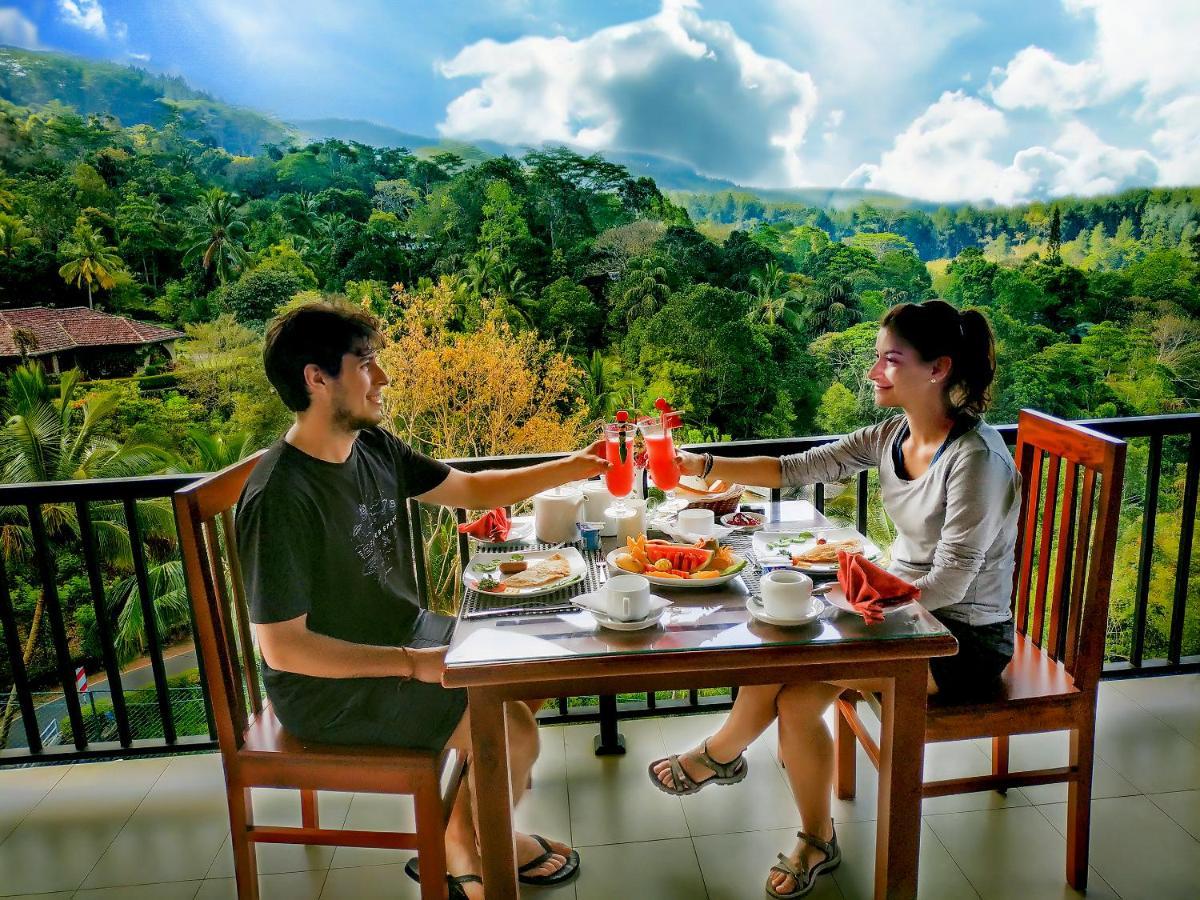 The Grand Hills Bed & Breakfast แคนดี้ ภายนอก รูปภาพ