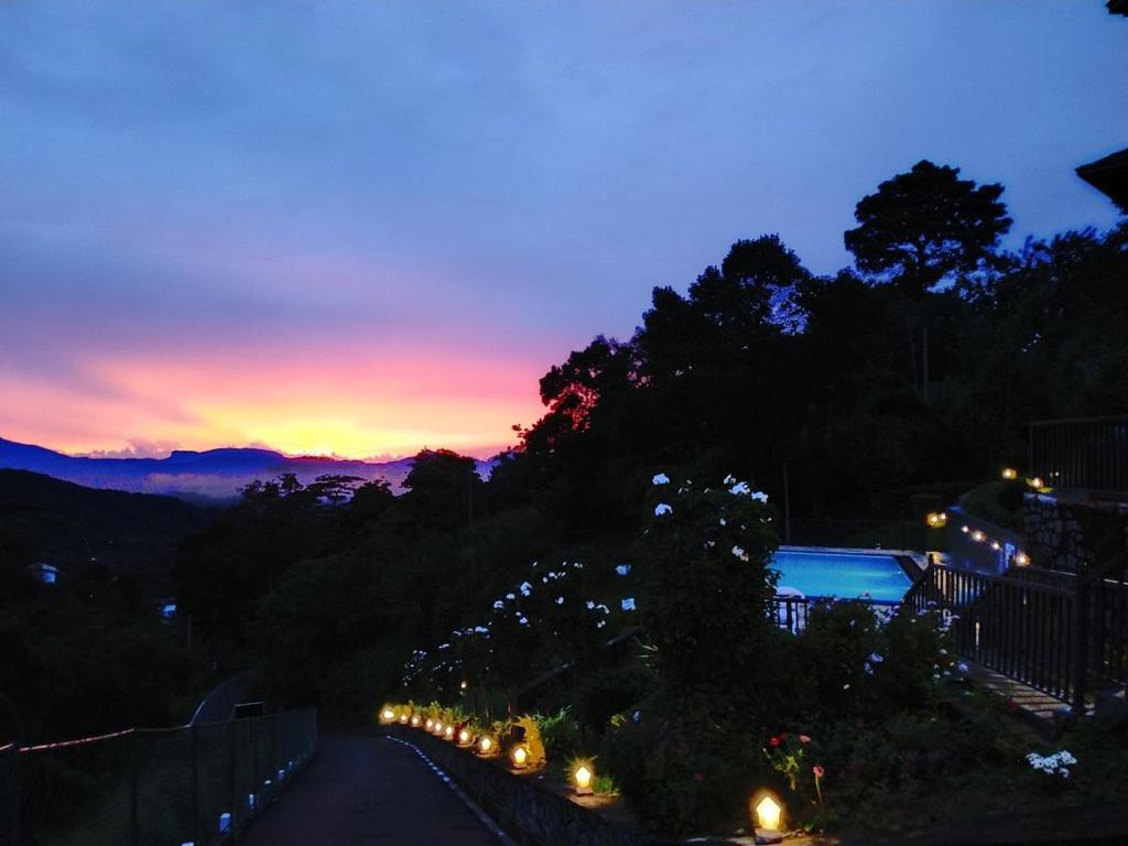 The Grand Hills Bed & Breakfast แคนดี้ ภายนอก รูปภาพ
